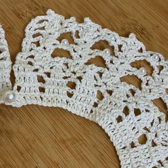 1980's Vintage Handmade Crochet Pearl White Round Yoke Collar - Picture 9 of 17